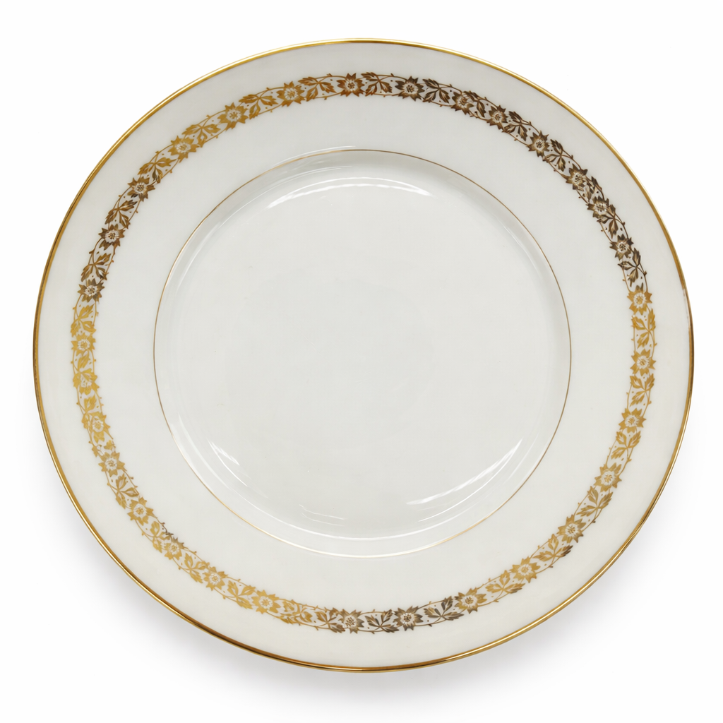 Assiette en porcelaine blanche à frise florale dorée et liseré or, vaisselle ancienne élégante