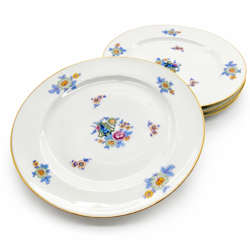 Lot d’assiettes anciennes en porcelaine de Paris, décor floral polychrome et liseré doré