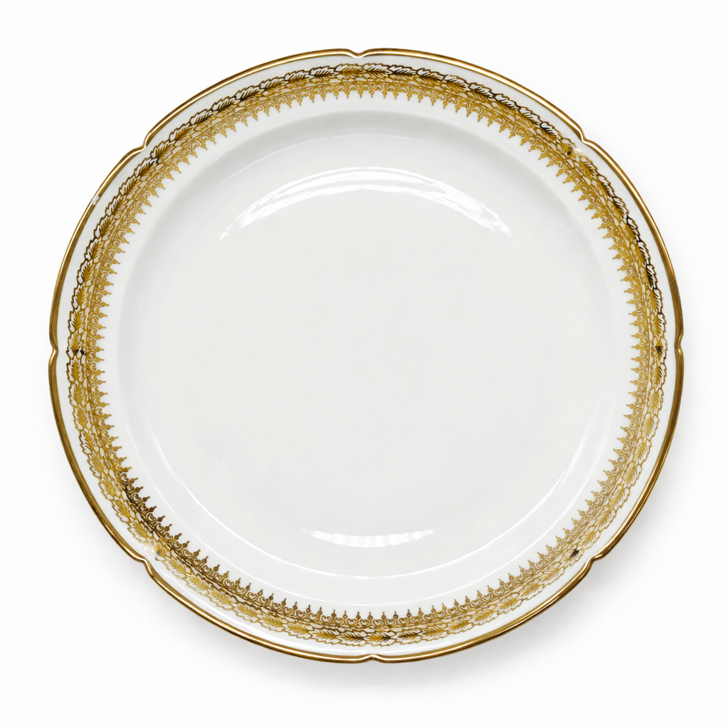 Assiette ancienne en porcelaine de Limoges, décor doré en frise et bord chantourné, fabrication française