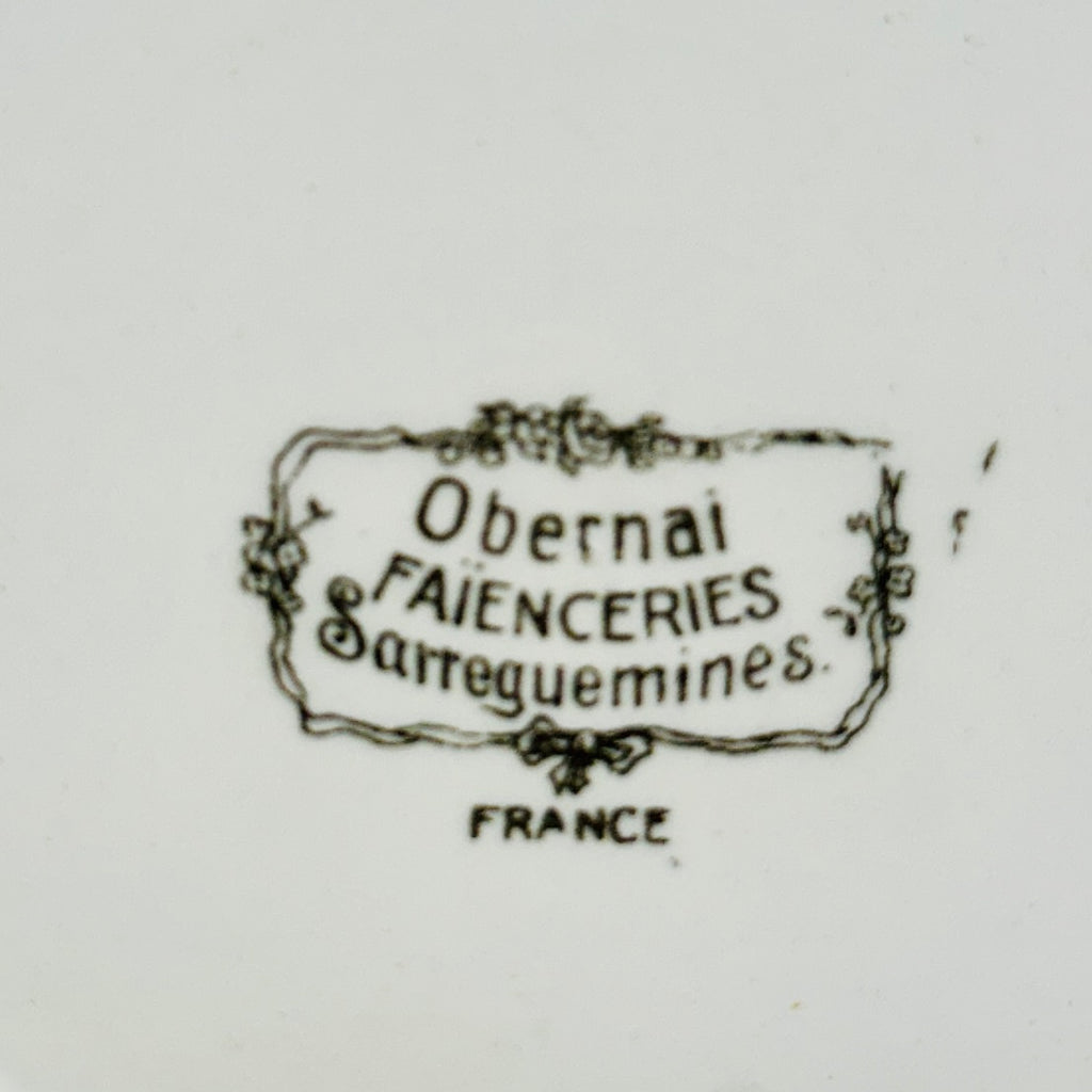 Détail du revers assiette en faïence fine Obernai Sarreguemines France